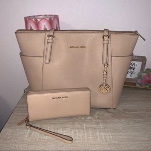 Micheal Kors Matching purse and wallet